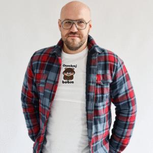 T-shirt biały bawełniany z haftem bobra S - okrągły dekolt, oversize Unisex